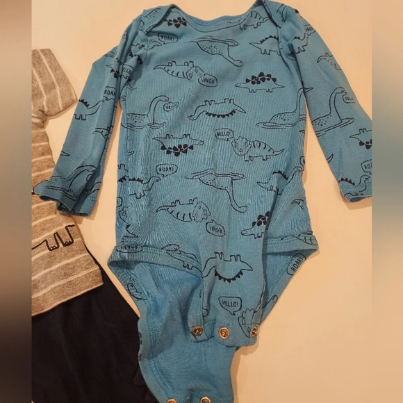 Carter's Baby Boy 3-Piece Dinosaur Bodysuit, Tee and Pant Set in Size 18 Months - Picture 5 of 12